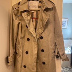 Burberry trench coat kid size 4